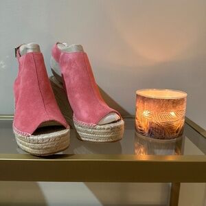 Kenneth Cole Suede Wedge Pink Size 10